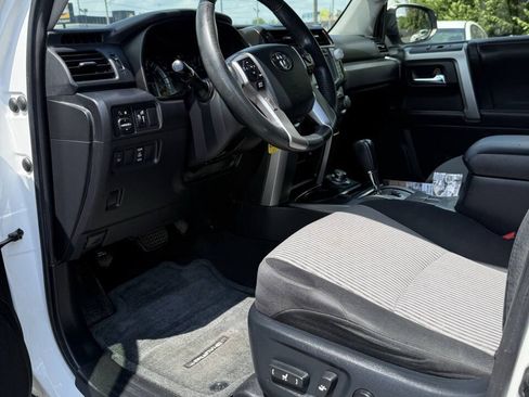 Used 2017 Toyota 4Runner SR5 AWD/4WD image 12