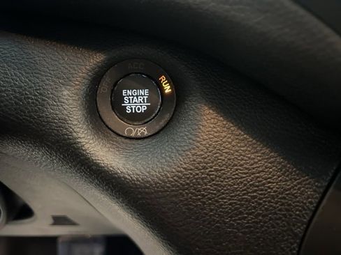 Used 2019 Jeep Cherokee Trailhawk w/ Cold Weather Group image 31