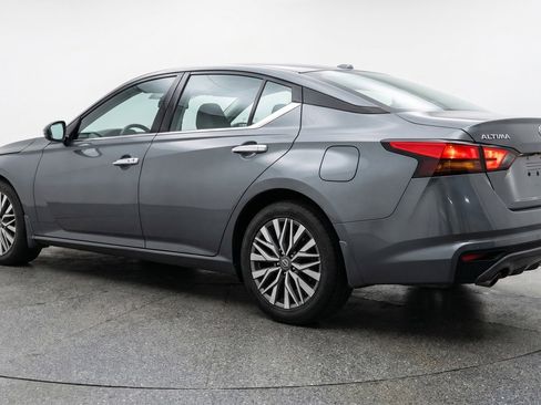 Used 2025 Nissan Altima 2.5 SV image 6