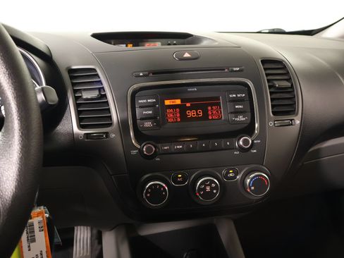 Used 2017 Kia Forte LX FWD image 5