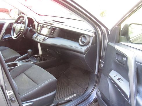 Certified 2018 Toyota RAV4 LE AWD/4WD image 17