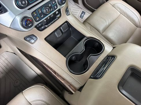 Used 2020 GMC Yukon SLT w/ Premium Edition RWD image 28