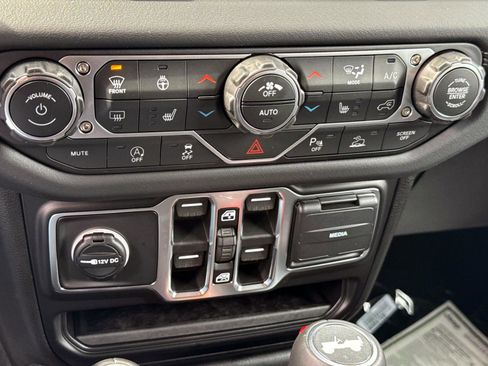 New 2026 Jeep Wrangler Unlimited Sahara image 19