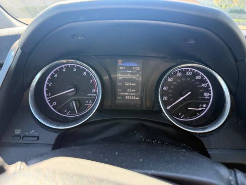 Used 2020 Toyota Camry LE FWD image 13