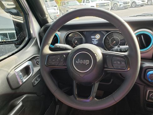 Used 2023 Jeep Wrangler Unlimited Sport image 18