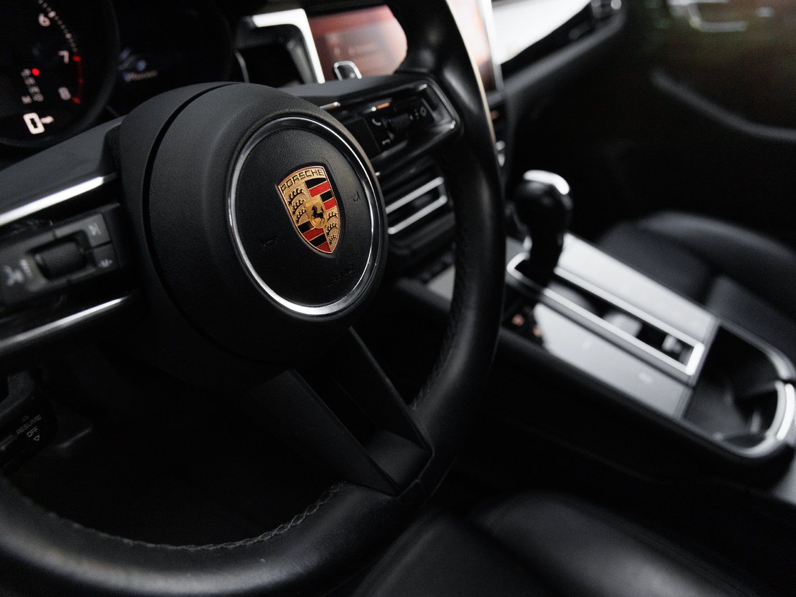 Used 2023 Porsche Macan AWD/4WD image 19