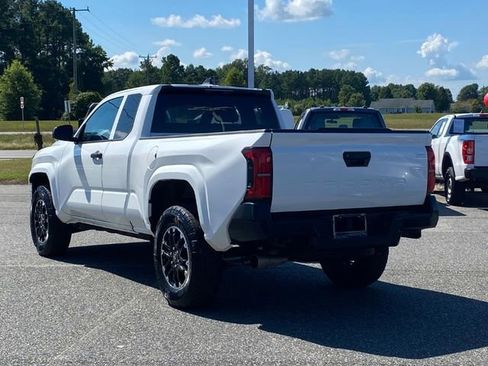 Used 2024 Toyota Tacoma SR image 3