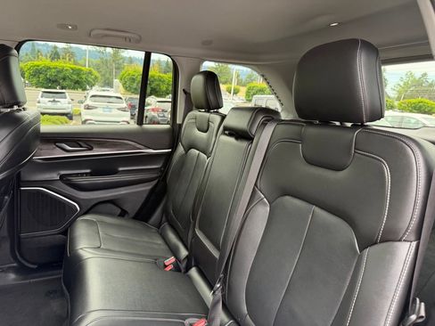 Used 2022 Jeep Grand Cherokee Limited AWD/4WD image 31