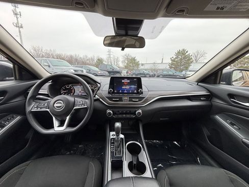 Used 2024 Nissan Altima 2.5 SV image 32