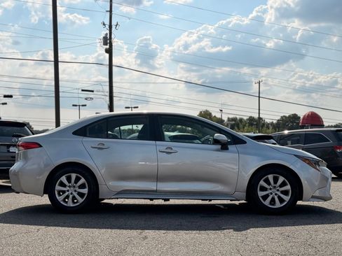 Used 2021 Toyota Corolla LE FWD image 6