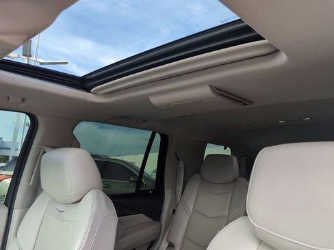 Certified 2020 Cadillac Escalade Premium Luxury image 19