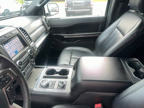 Used 2019 Ford Expedition XLT w/ Equipment Group 202A AWD/4WD image 18