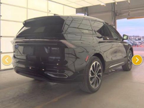 Used 2024 Lincoln Nautilus Reserve w/ Equipment Group 202A image 6