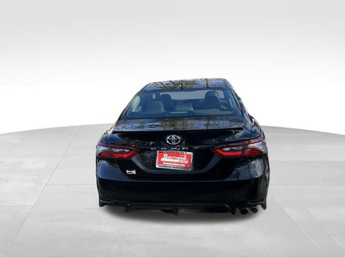Used 2024 Toyota Camry SE image 4