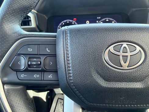 Used 2025 Toyota 4Runner Platinum AWD/4WD image 25