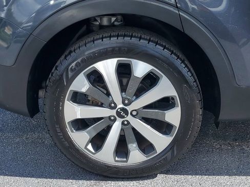 Used 2022 Kia Telluride S image 5