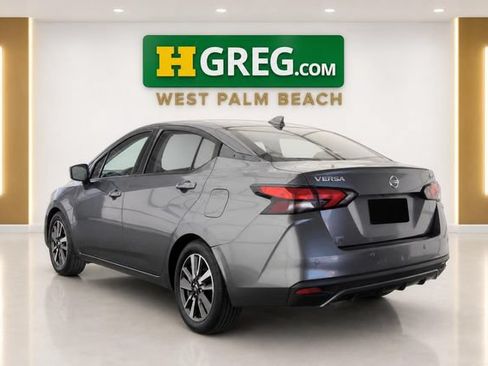Used 2021 Nissan Versa SV FWD image 2