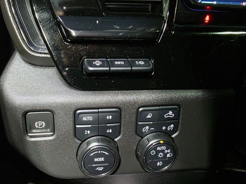 Used 2022 Chevrolet Silverado 1500 ZR2 w/ Technology Package image 39