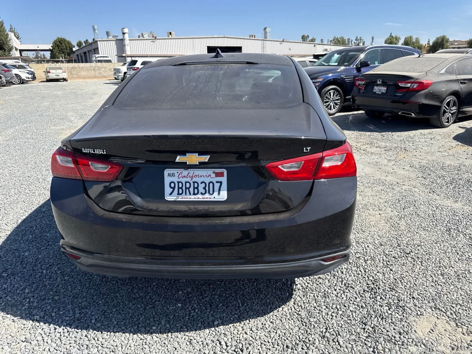 Used 2017 Chevrolet Malibu LT w/ Leather Package FWD image 6