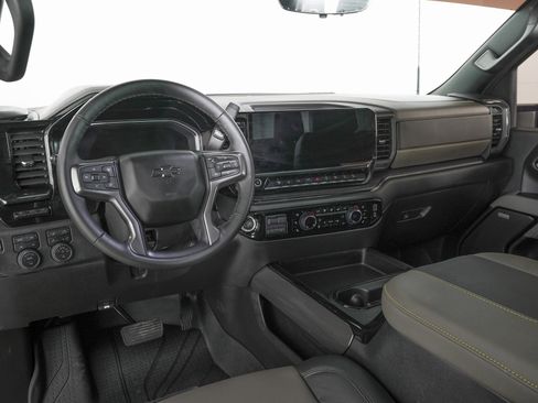 Used 2025 Chevrolet Silverado 2500 ZR2 w/ Technology Package image 16