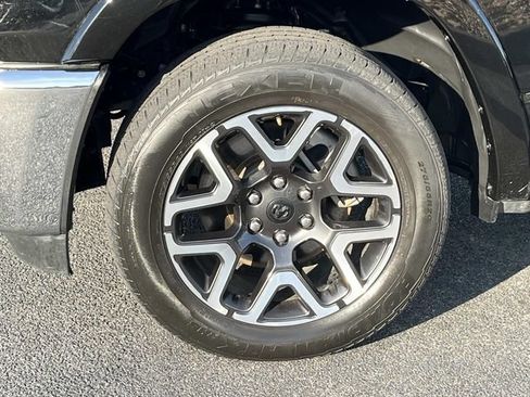 Used 2025 RAM 1500 Laramie AWD/4WD image 11