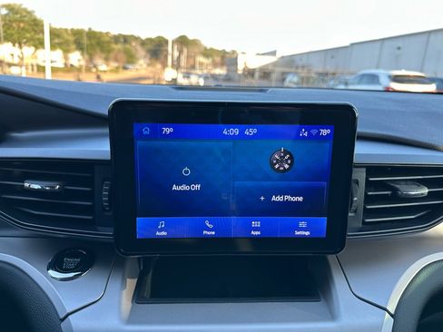 Used 2022 Ford Explorer XLT image 13