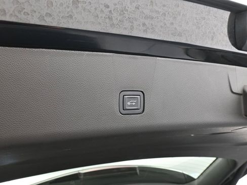 Used 2023 Chevrolet Traverse LT w/ Midnight/Sport Edition image 43