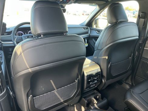 New 2025 Jeep Grand Cherokee L Limited AWD/4WD image 23