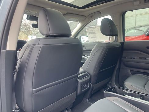 New 2026 Nissan Pathfinder SL image 14