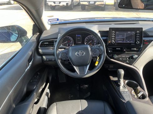 Used 2024 Toyota Camry SE FWD image 11
