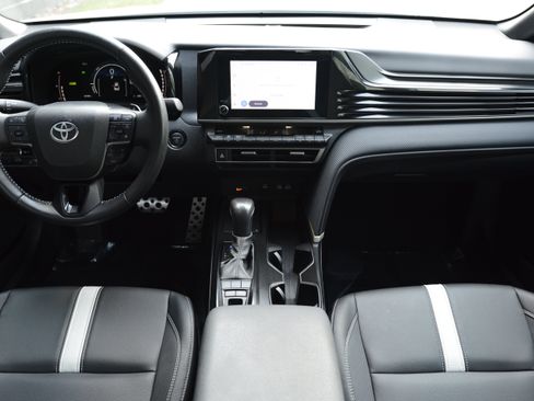 Used 2025 Toyota Camry SE FWD image 12