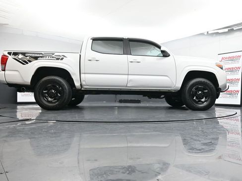 Used 2016 Toyota Tacoma SR image 42