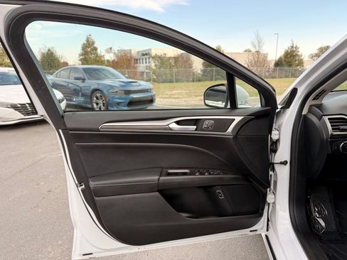 Used 2017 Ford Fusion SE w/ Equipment Group 602A FWD image 11