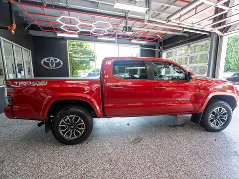 Used 2021 Toyota Tacoma TRD Sport AWD/4WD image 4