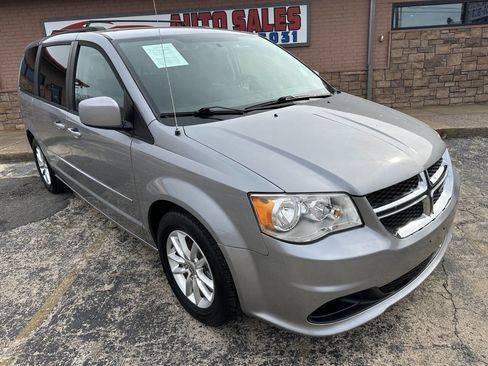 Used 2016 Dodge Grand Caravan SXT w/ Rear Park Assist Package image 3