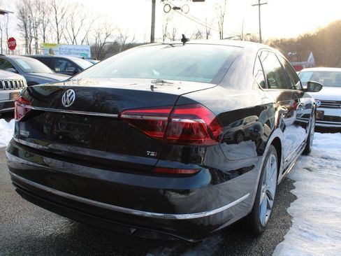 Used 2017 Volkswagen Passat 1.8T R-Line image 8