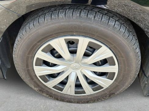 Used 2020 Toyota Camry LE FWD image 11