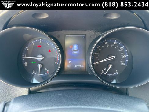 Used 2018 Toyota C-HR XLE image 22