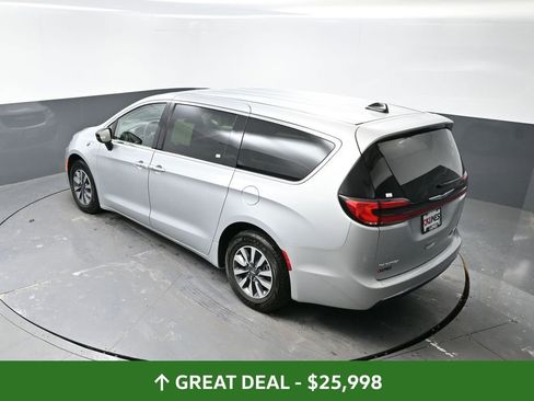 Used 2024 Chrysler Pacifica Limited FWD image 48