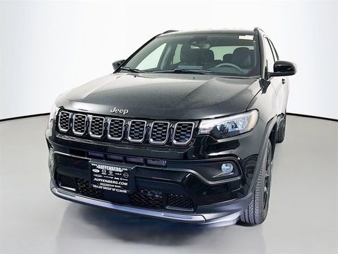New 2026 Jeep Compass Latitude image 3
