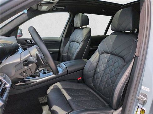 Used 2024 BMW X7 xDrive40i w/ M Sport Package AWD/4WD image 17