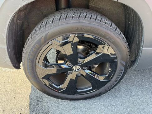 Certified 2025 Volkswagen Taos SEL image 32