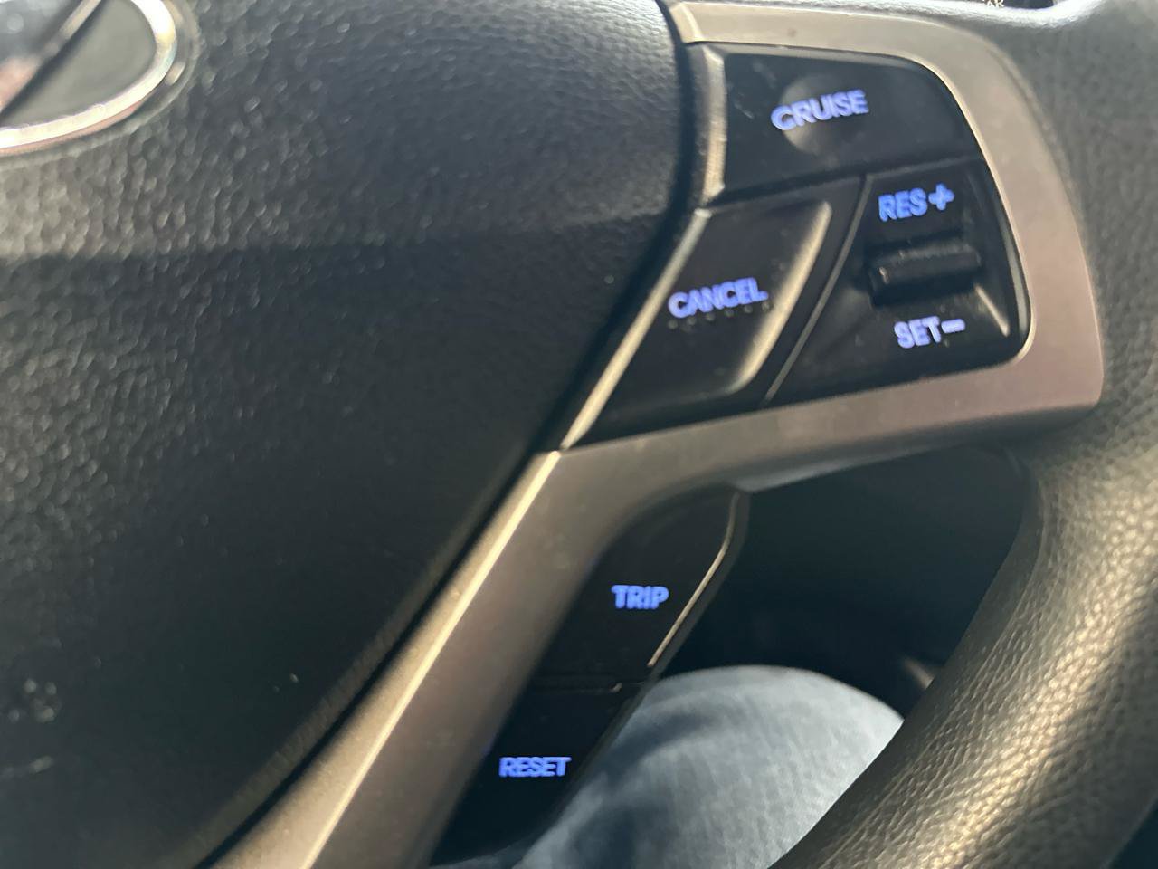 Used 2016 Hyundai Veloster FWD image 23