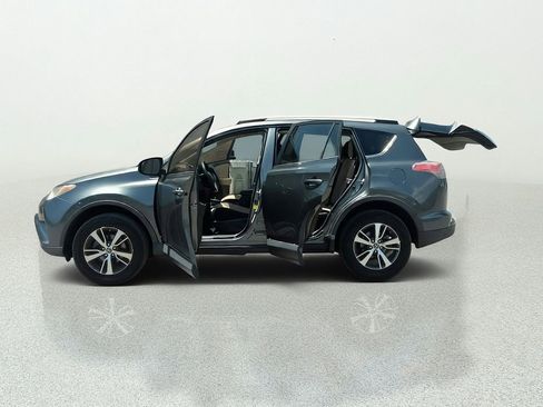 Used 2018 Toyota RAV4 XLE FWD image 11