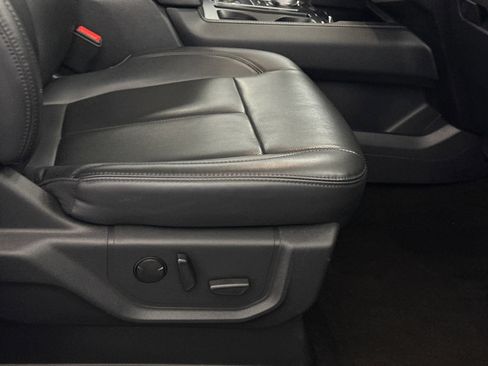 Used 2023 Ford Expedition XLT image 14