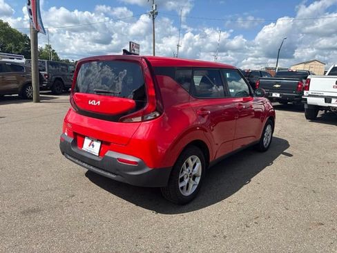 Used 2022 Kia Soul LX w/ Technology Package FWD image 3