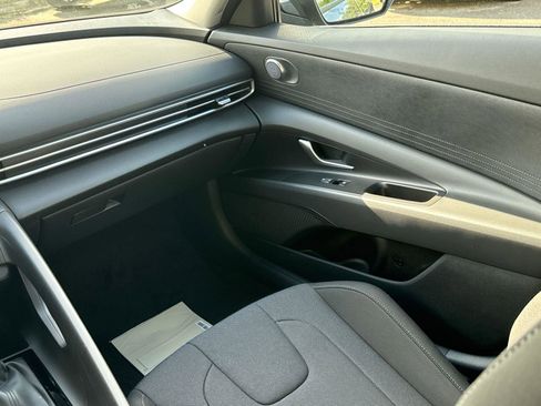 New 2025 Hyundai Elantra SE image 18