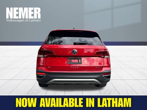 Used 2022 Volkswagen Taos SE FWD image 3