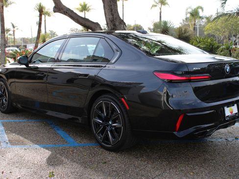 Used 2023 BMW 760i xDrive image 3