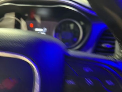 Used 2022 Dodge Challenger SXT image 18